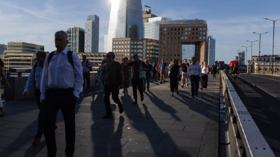 英国雇主开始裁员，劳动力市场进一步走弱
